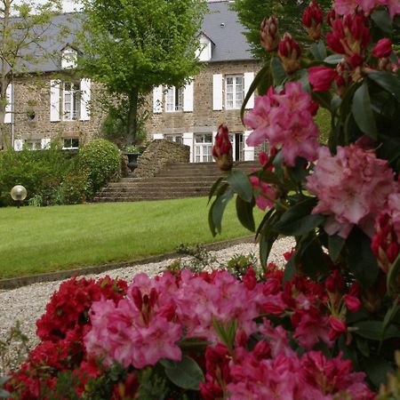 Logis Hotel Du Chateau Комбур Ресторан фото