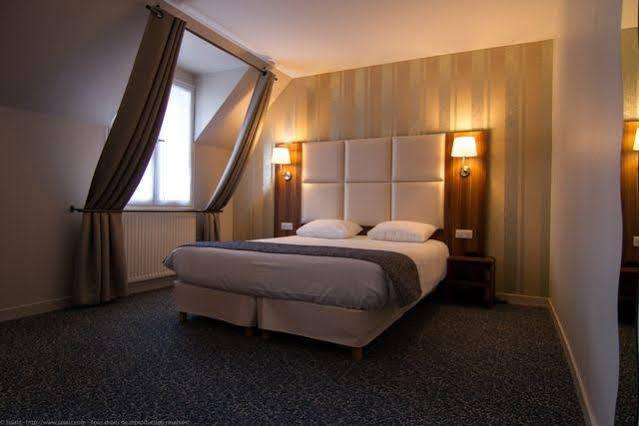 Logis Hotel Du Chateau Комбур Экстерьер фото